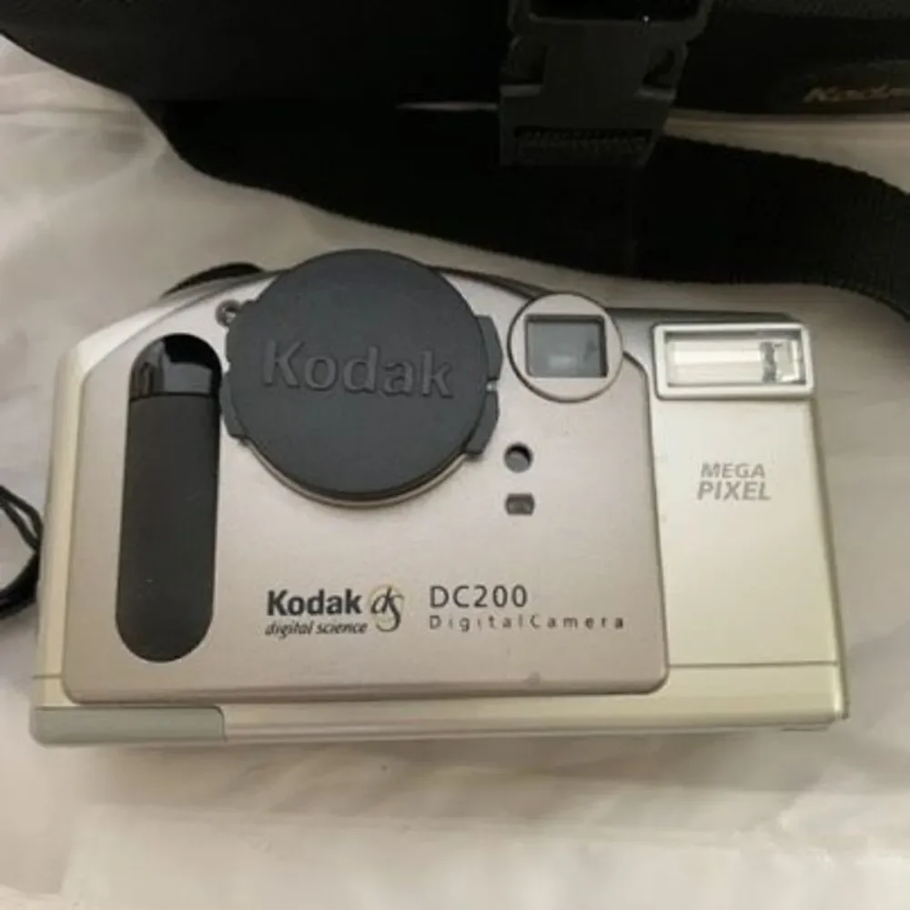Kodak DC200 Digital Camera & Accessories *Not working*